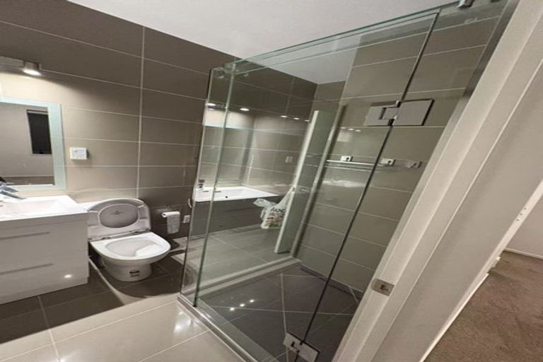 Photo of property in 1 Sunshine Boulevard, Sunnyvale, Auckland, 0612