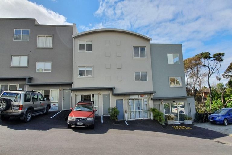 Photo of property in 2/268a Onewa Road, Birkenhead, Auckland, 0626