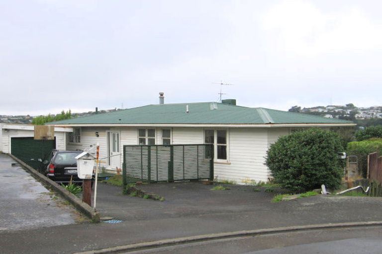 Photo of property in 11 Archbold Street, Newlands, Wellington, 6037