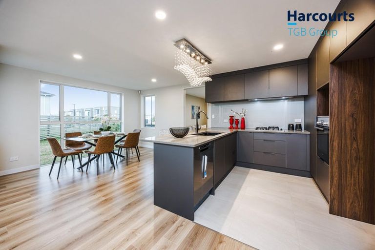 Photo of property in 18 Aeronautic Road, Takanini, 2112