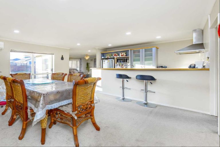 Photo of property in 12 Ironstone Place, Randwick Park, Auckland, 2105