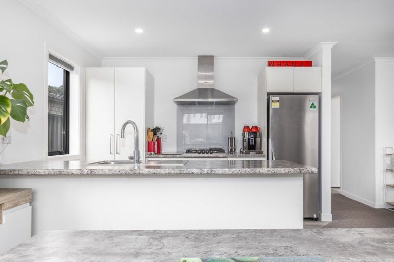 Photo of property in 18 Pateke Drive, Kenepuru, Porirua, 5022