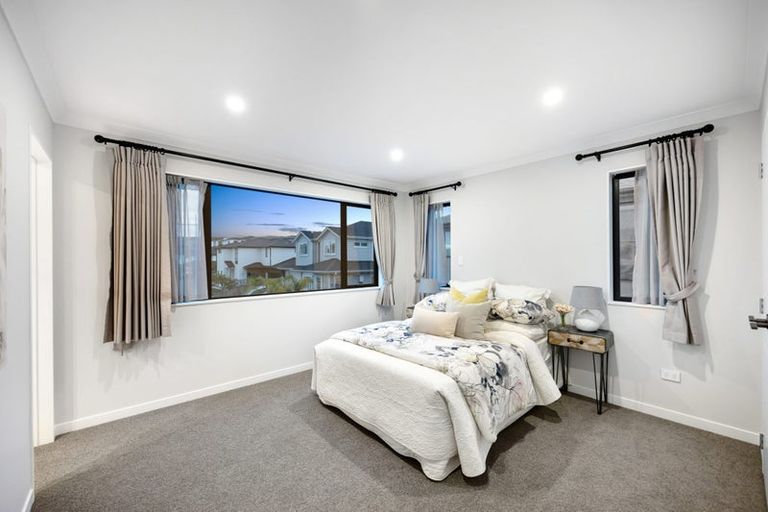 Photo of property in 10 Kina Place, Long Bay, Auckland, 0630