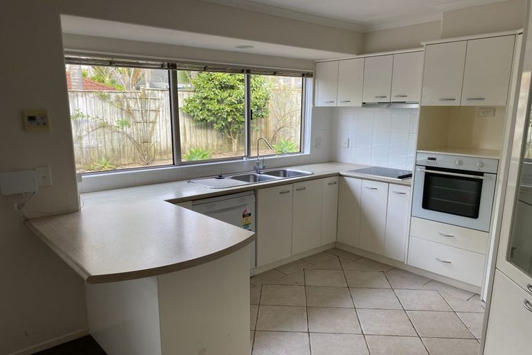 Photo of property in 39 Delmont Close, East Tamaki Heights, Auckland, 2016