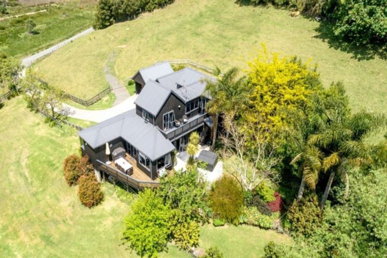 Photo of property in 2790 Long Bay Road, Coromandel, 3581