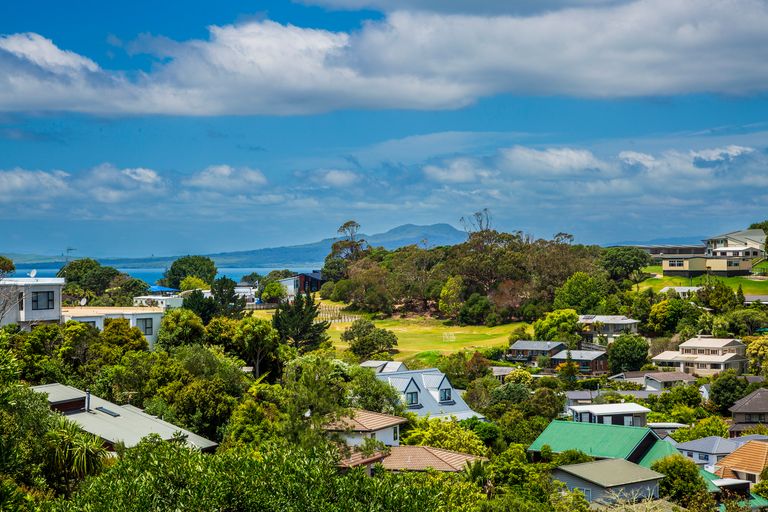 Photo of property in 6 Gannet Point, Rothesay Bay, Auckland, 0630