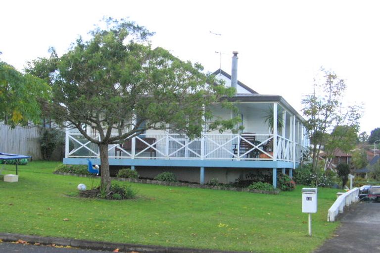 Photo of property in 12 Coubray Place, Botany Downs, Auckland, 2010
