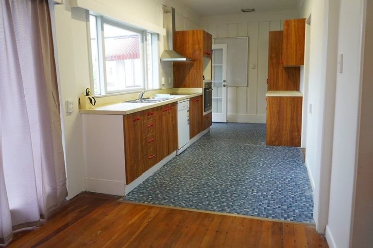 Photo of property in 35 Archibald Road, Kelston, Auckland, 0602