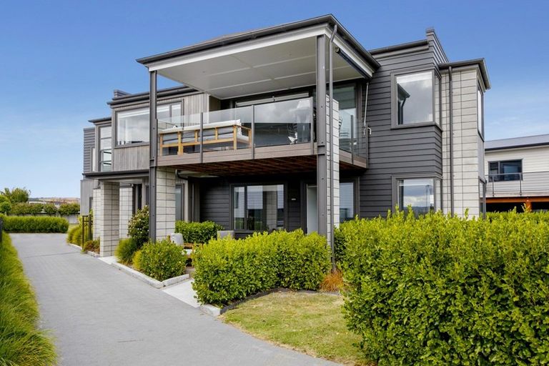 Photo of property in 12 Pukenamu Road, Rainbow Point, Taupo, 3330