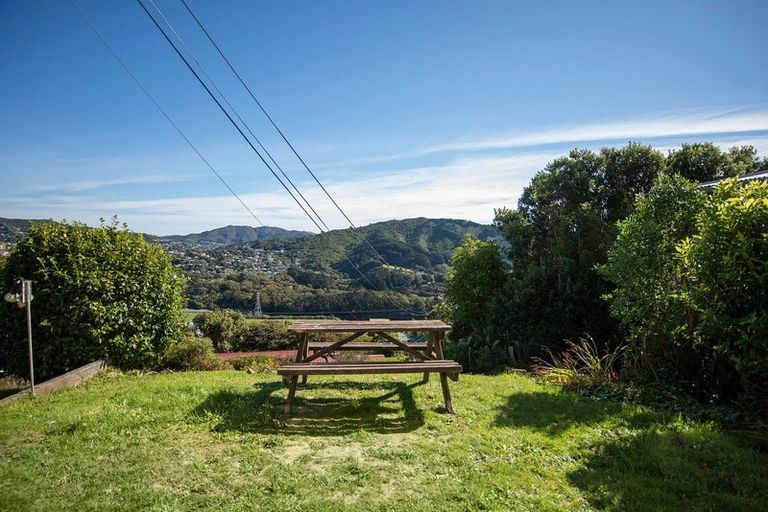 Photo of property in 17 Bedford Street, Northland, Wellington, 6012