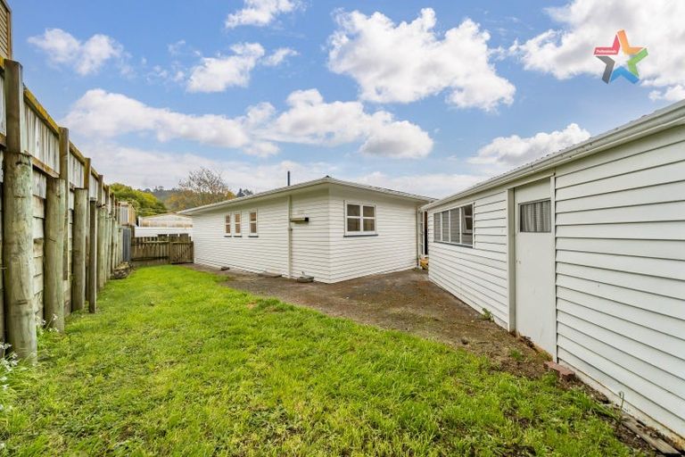 Photo of property in 385 Stokes Valley Road, Stokes Valley, Lower Hutt, 5019