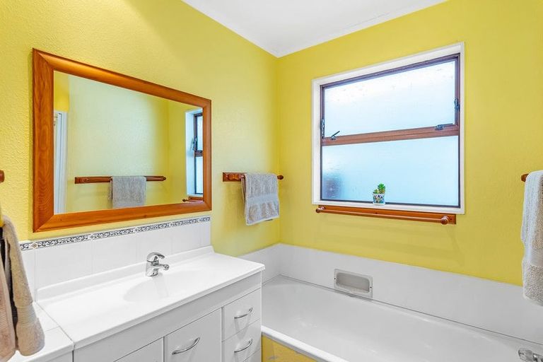 Photo of property in 15 Kanawa Street, Waikanae, 5036