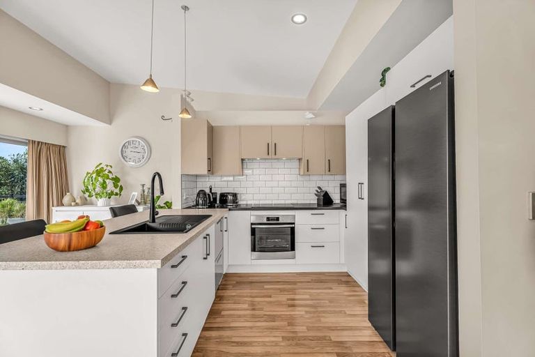 Photo of property in 10 Rena Place, Whitianga, 3510