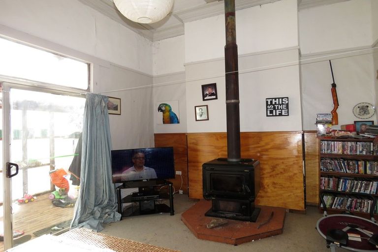 Photo of property in 36 Peel Street, Westport, 7825