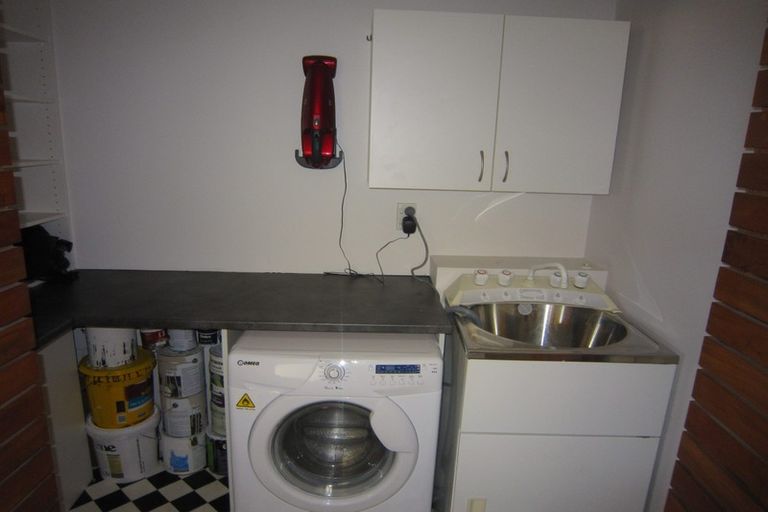 Photo of property in 145 Tasman Street, Mount Cook, Wellington, 6021