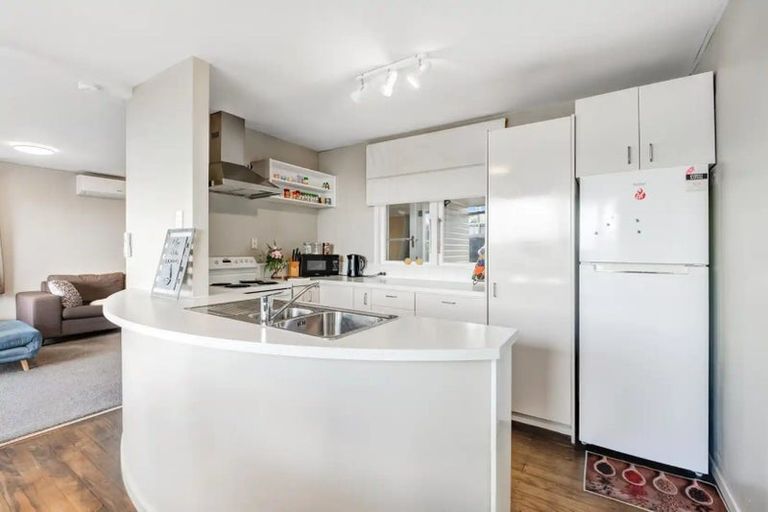 Photo of property in 805 Whangaparaoa Road, Manly, Whangaparaoa, 0930