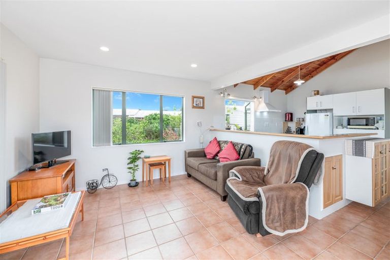 Photo of property in 1/204 Sturges Road, Henderson, Auckland, 0612