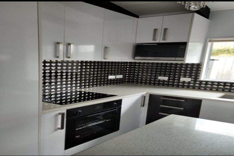 Photo of property in 57c Kamara Road, Glen Eden, Auckland, 0602