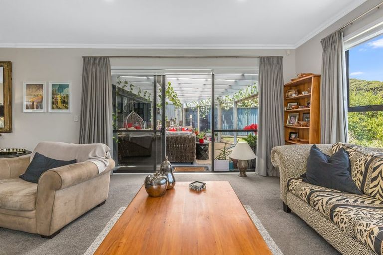 Photo of property in 39 Saunders Close, Whitby, Porirua, 5024