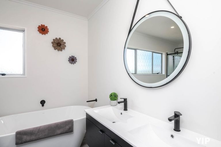 Photo of property in 43 Carluke Street, Paparangi, Wellington, 6037