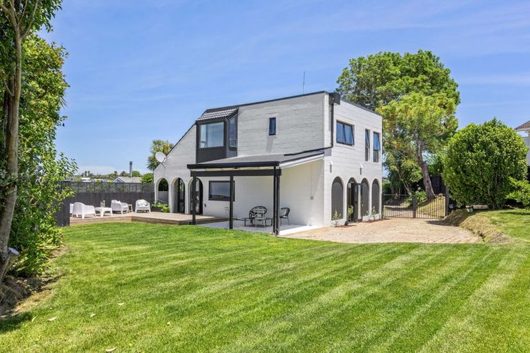 Photo of property in 2/26 Salem Place, Torbay, Auckland, 0630