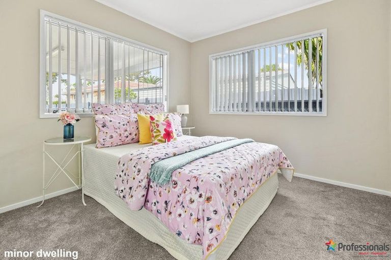 Photo of property in 34 Convair Crescent, Mangere, Auckland, 2022