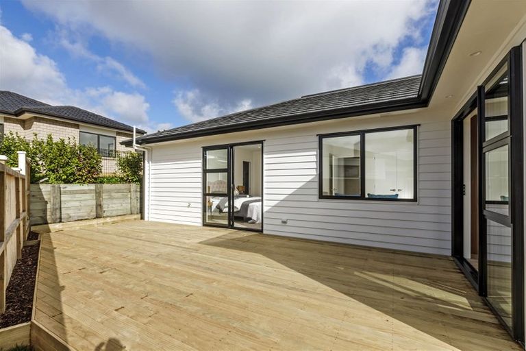 Photo of property in 23 Vinistra Road, Kumeu, 0810