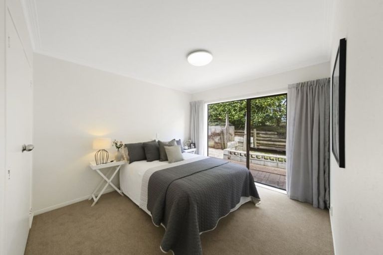 Photo of property in 33 William Bryan Drive, Half Moon Bay, Auckland, 2012