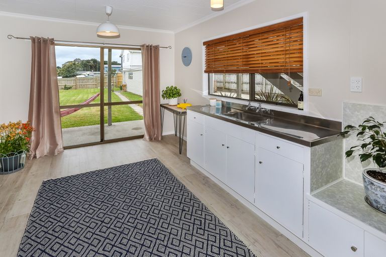 Photo of property in 84 Wharf Road, Clarks Beach, Pukekohe, 2679