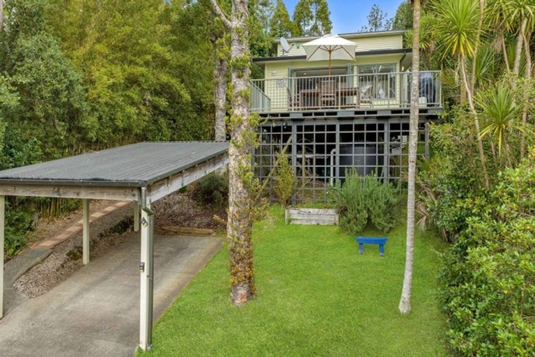 Photo of property in 11 Opou Road, Titirangi, Auckland, 0604