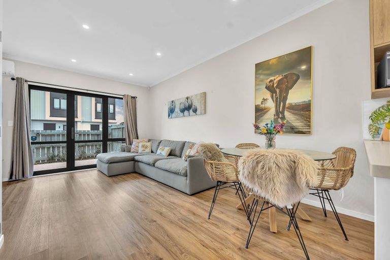 Photo of property in 7/66 Swanson Road, Henderson, Auckland, 0610