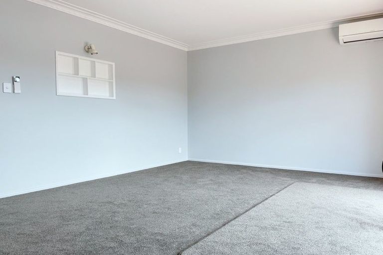 Photo of property in 1/29 Howard Road, Northcote, Auckland, 0627
