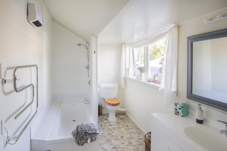 Photo of property in 140 Perth Street, Holmes Hill, Oamaru, 9401