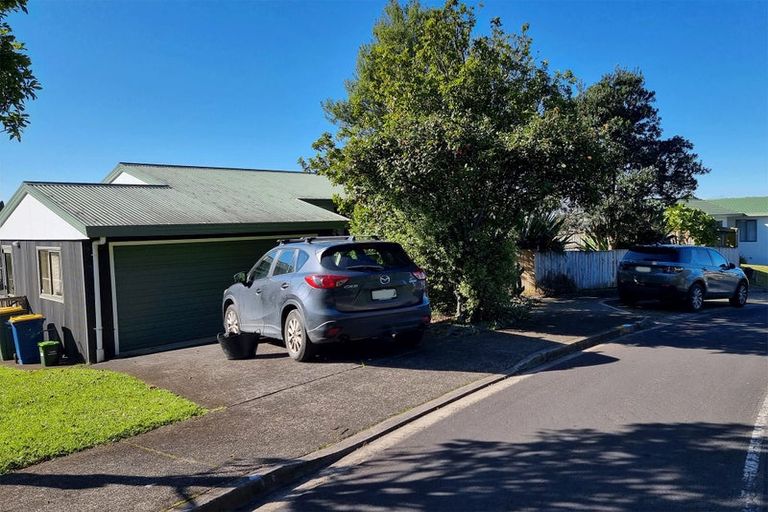 Photo of property in 14 Longview Rise, Massey, Auckland, 0614