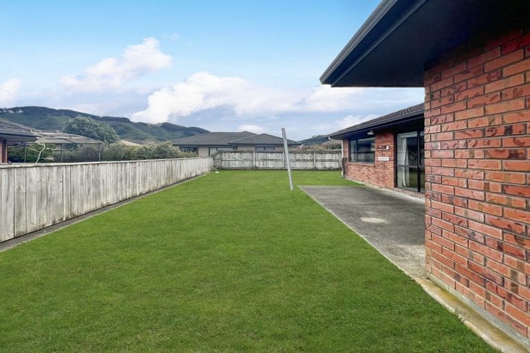 Photo of property in 22 Percy Kinsman Crescent, Riverstone Terraces, Upper Hutt, 5018