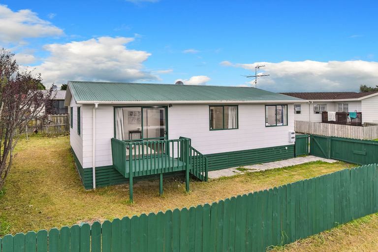 Photo of property in 2a Jack Farrell Place, Papakura, 2110