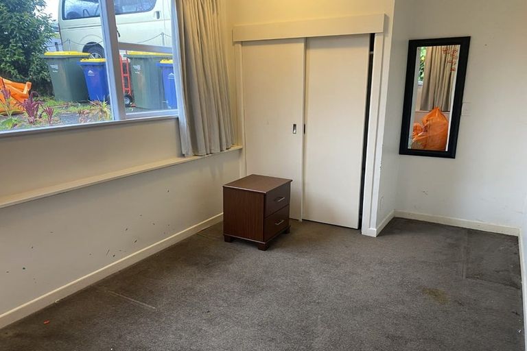 Photo of property in 385 Wairau Road, Totara Vale, Auckland, 0629