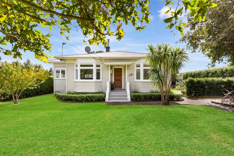 Photo of property in 58 Taylor Road, Mangere Bridge, Auckland, 2022
