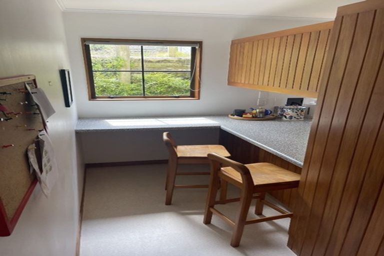 Photo of property in 5 Thatcher Crescent, Crofton Downs, Wellington, 6035