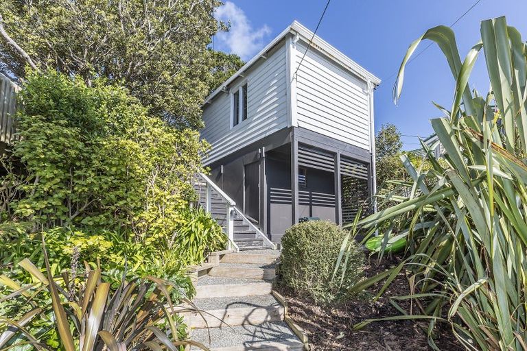 Photo of property in 36 Homewood Avenue, Karori, Wellington, 6012
