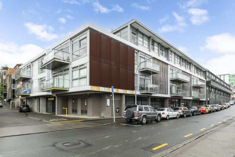 Photo of property in Revolucion Apartments, 105e/28 Torrens Terrace, Mount Cook, Wellington, 6011