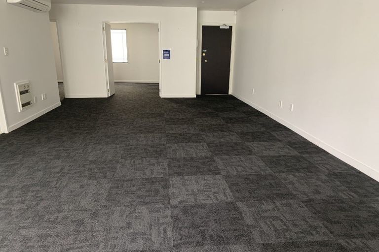 Photo of property in St James Courts, 2/77 Gloucester Street, Christchurch Central, Christchurch, 8013