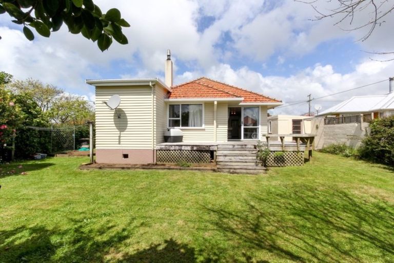Photo of property in 47 Drake Street, Vogeltown, New Plymouth, 4310