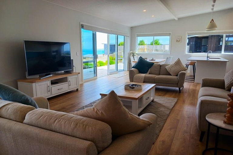Photo of property in 2 Sunset Heights, Cable Bay, 0420