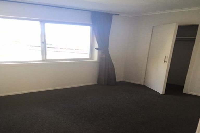 Photo of property in 1/9 Phillipa Place, Browns Bay, Auckland, 0630