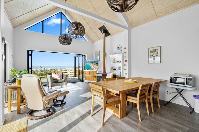 Photo of property in 497 Waikawa-curio Bay Road, Curio Bay, Tokanui, 9884