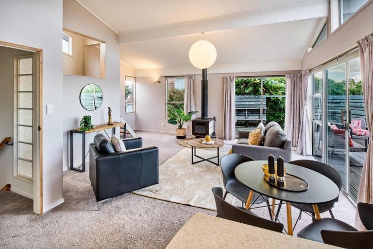 Photo of property in 35 Eruini Street, Waikanae Beach, Waikanae, 5036