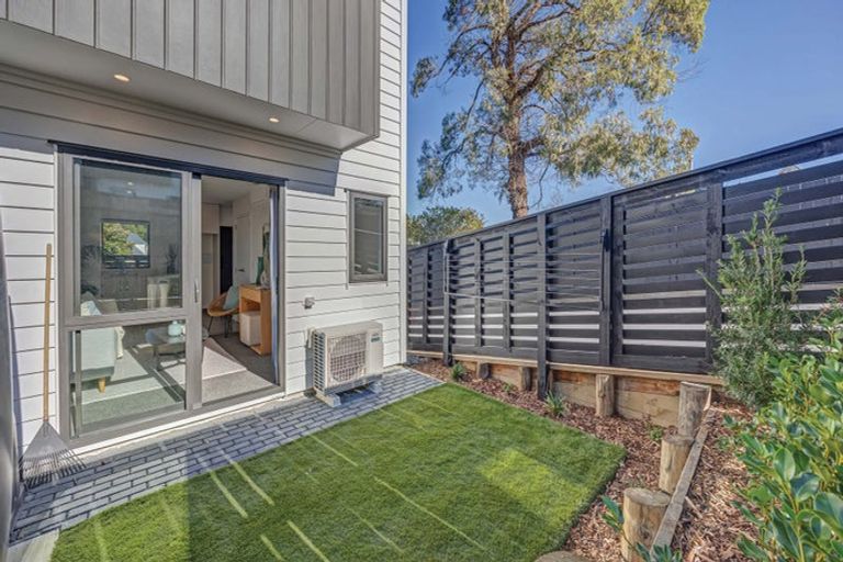 Photo of property in 2/58 Kemp Road, Massey, Auckland, 0614