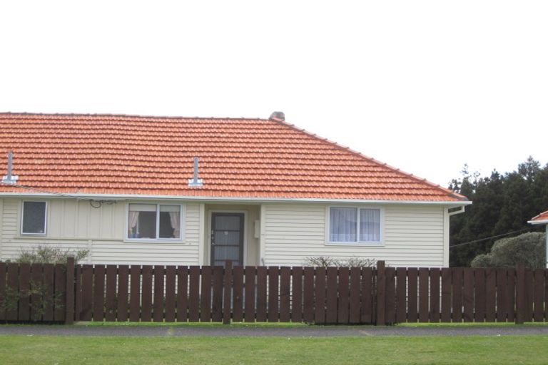 Photo of property in 72 Omata Road, Marfell, New Plymouth, 4310