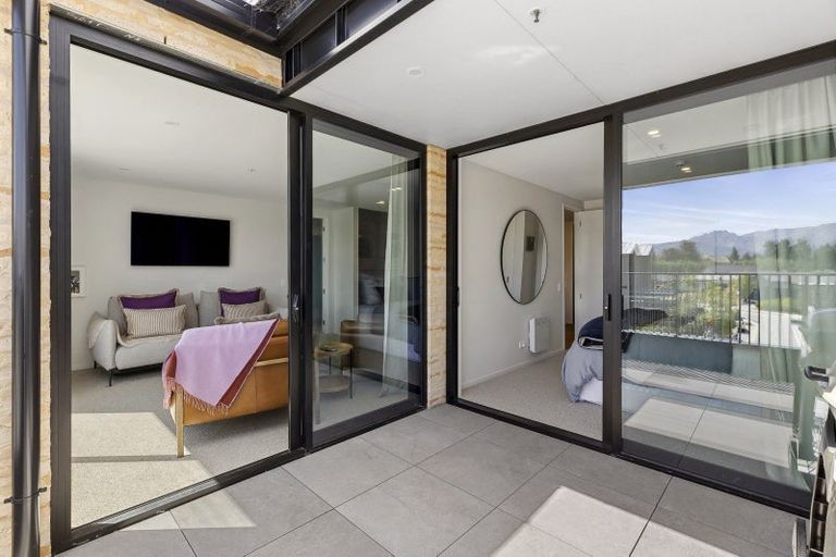 Photo of property in 3/5 Northlake Drive, Wanaka, 9305